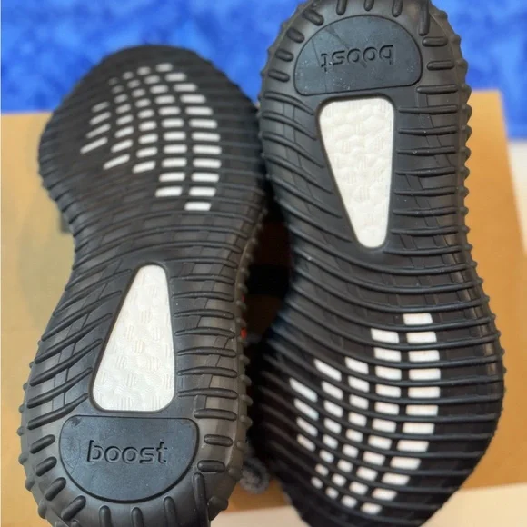 Yeezy Boost 350 V2 Carbel/Stegry/Solred Sneakers Authentic!!!